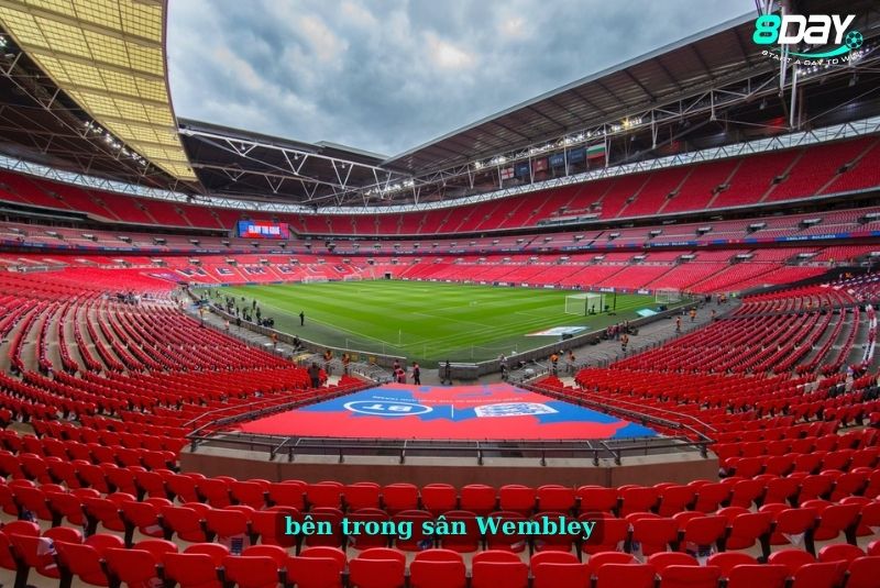 ben trong san bong Wembley